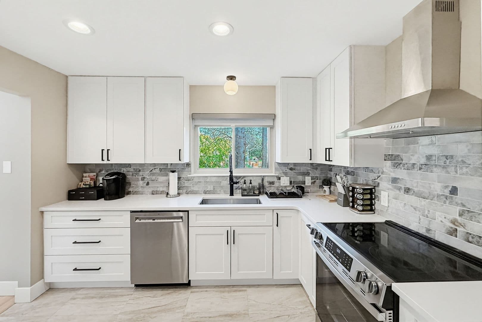 Birmingham House: 1669 Hanley Ct