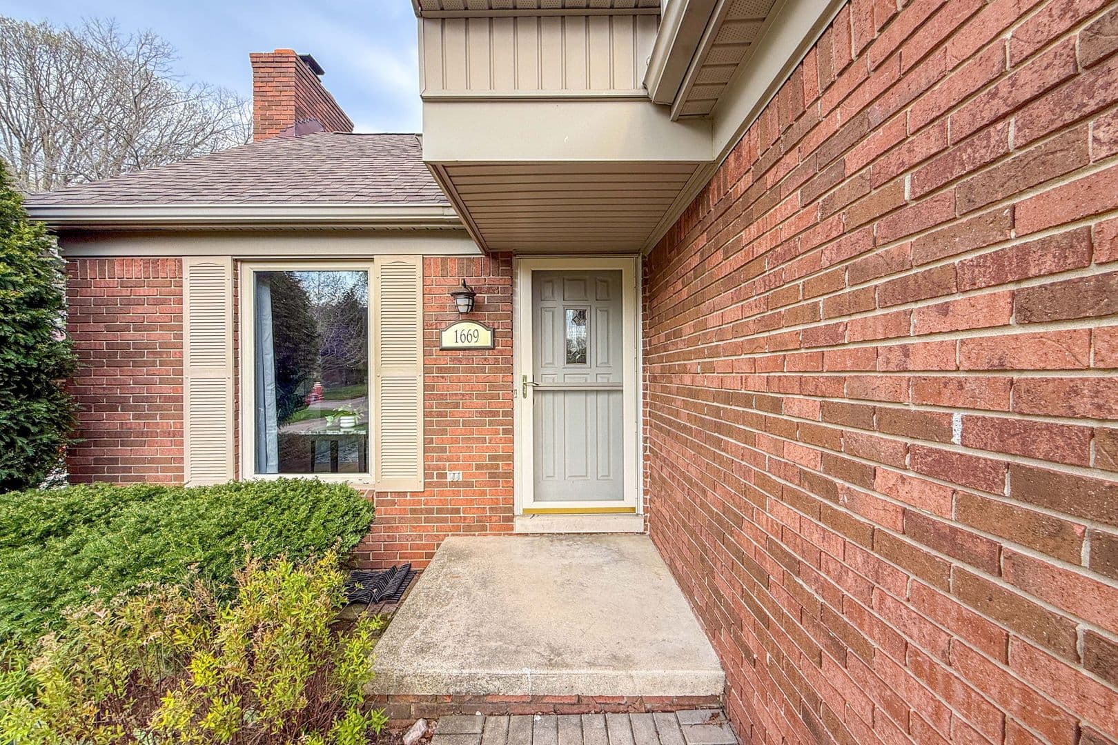 Birmingham House: 1669 Hanley Ct