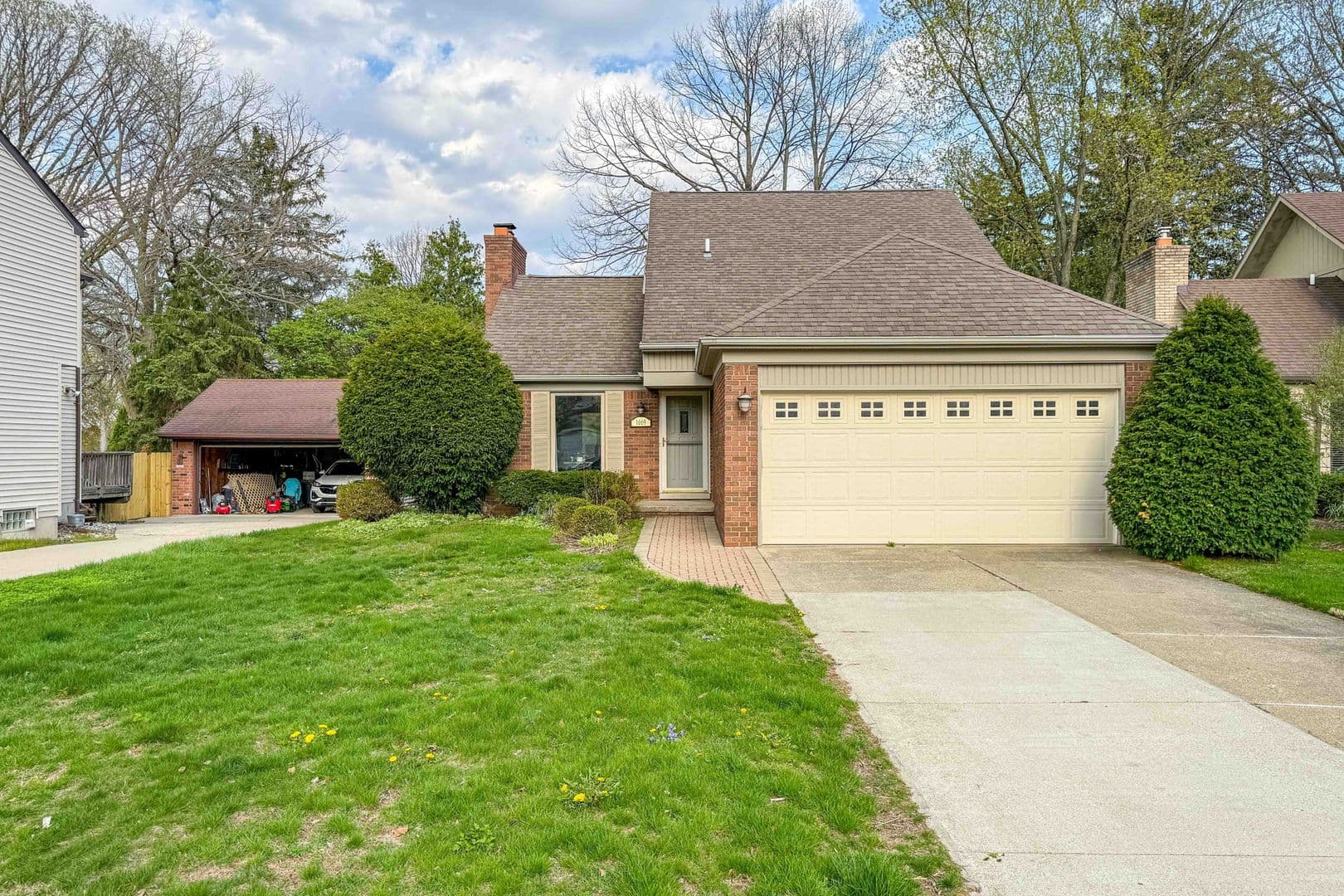 Birmingham House: 1669 Hanley Ct