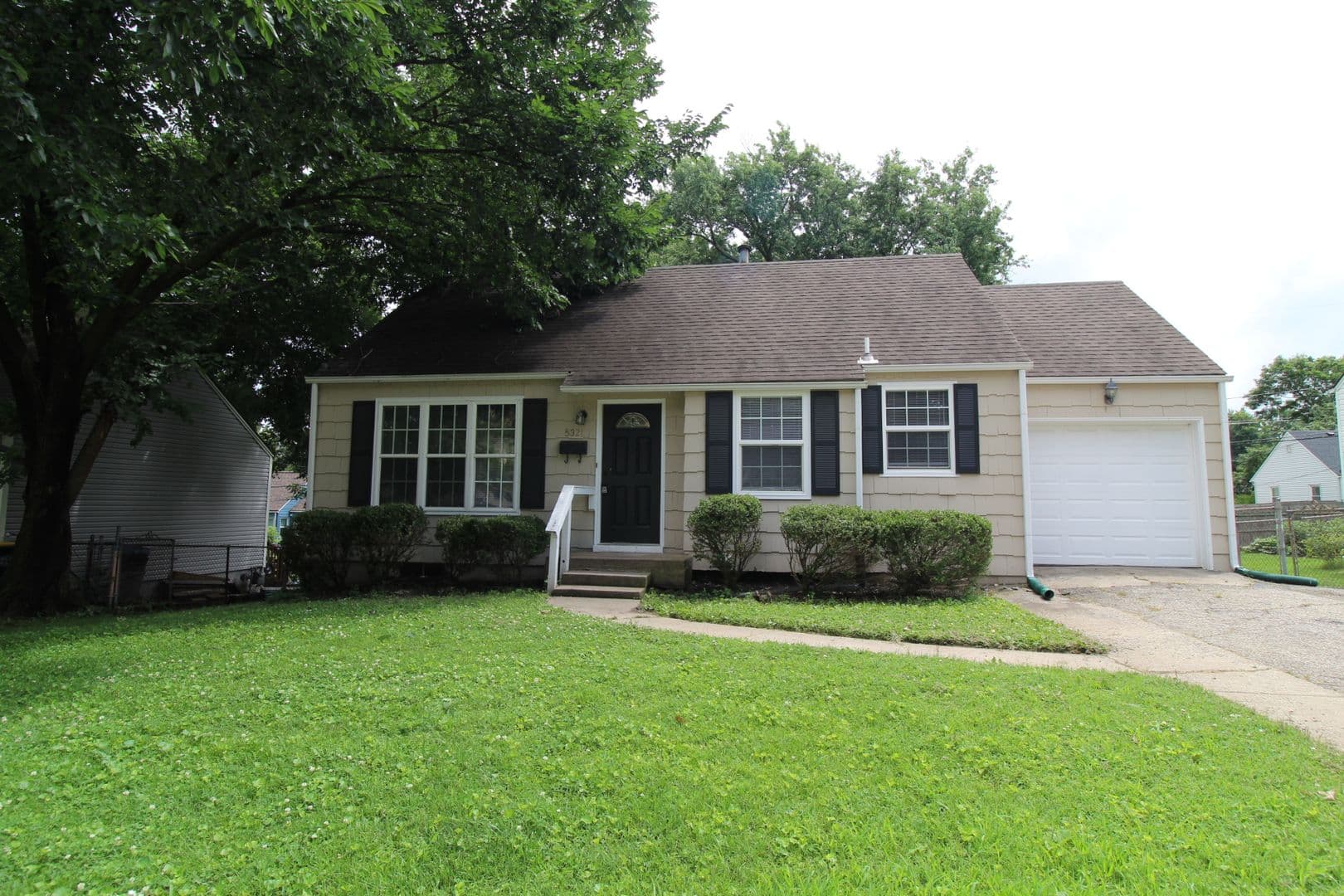 ROELAND PARK House: 5321 W 50TH TERRACE