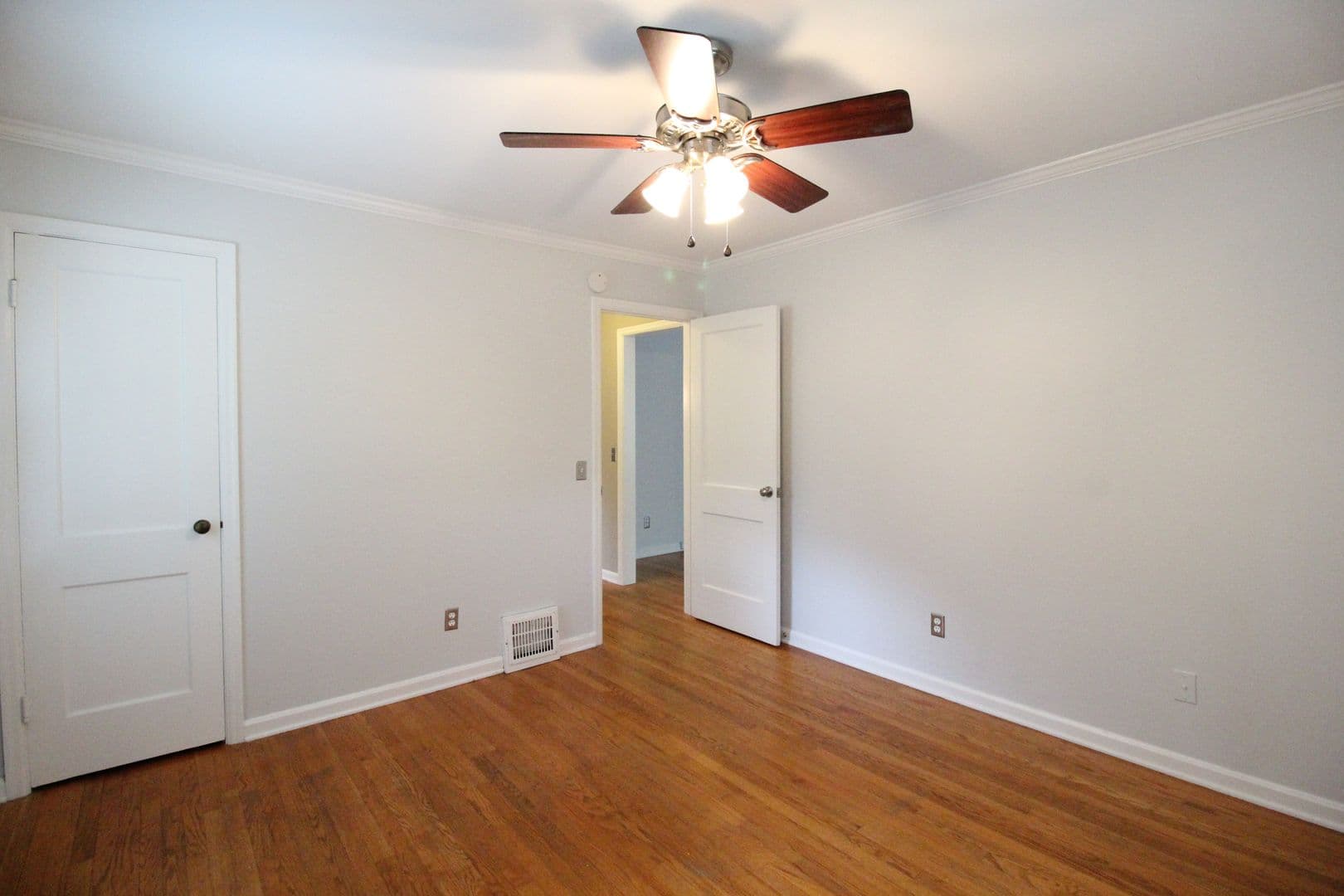 ROELAND PARK House: 5406 CEDAR STREET