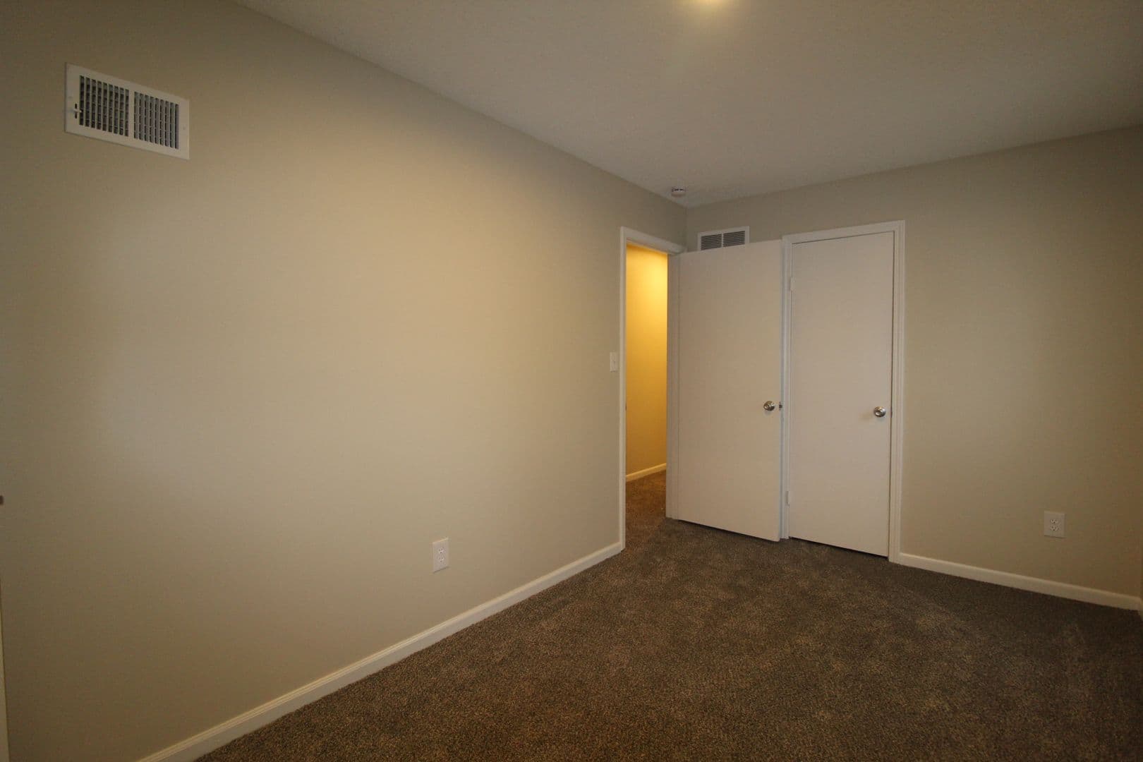 OLATHE Townhome: 107 S SAXONY DR