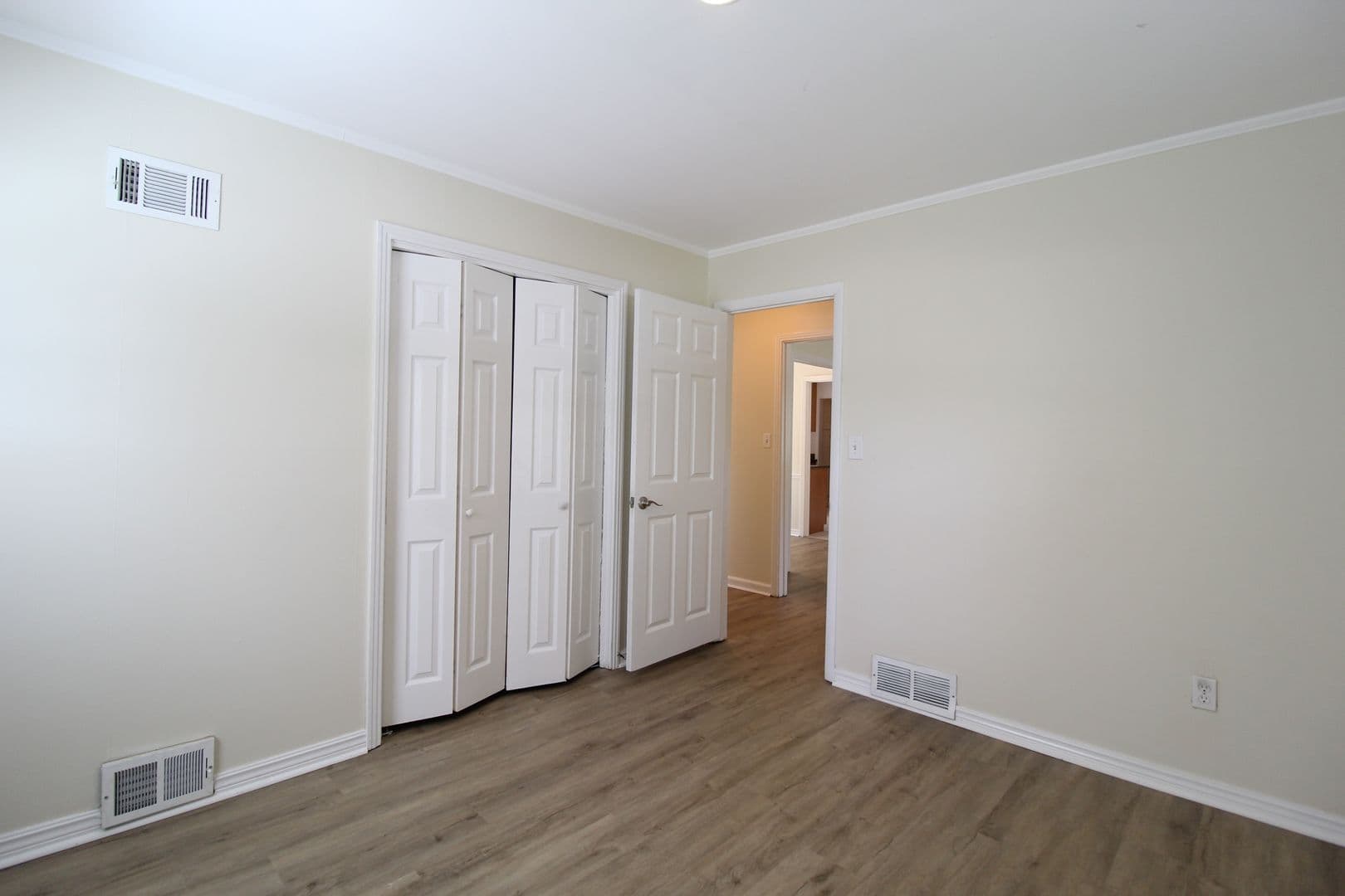 PRAIRIE VILLAGE House: 2206 SOMERSET DR