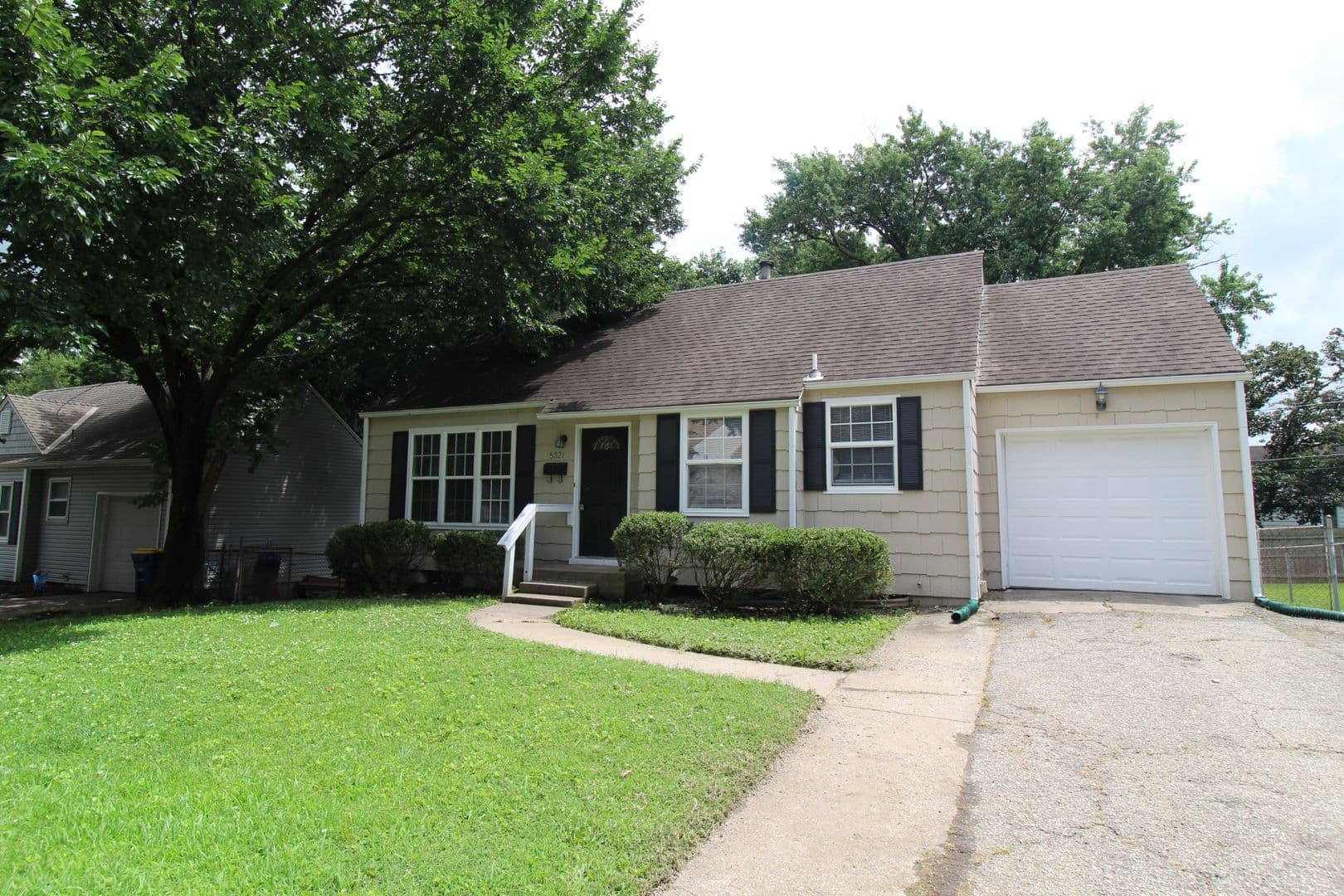 ROELAND PARK House: 5321 W 50TH TERRACE