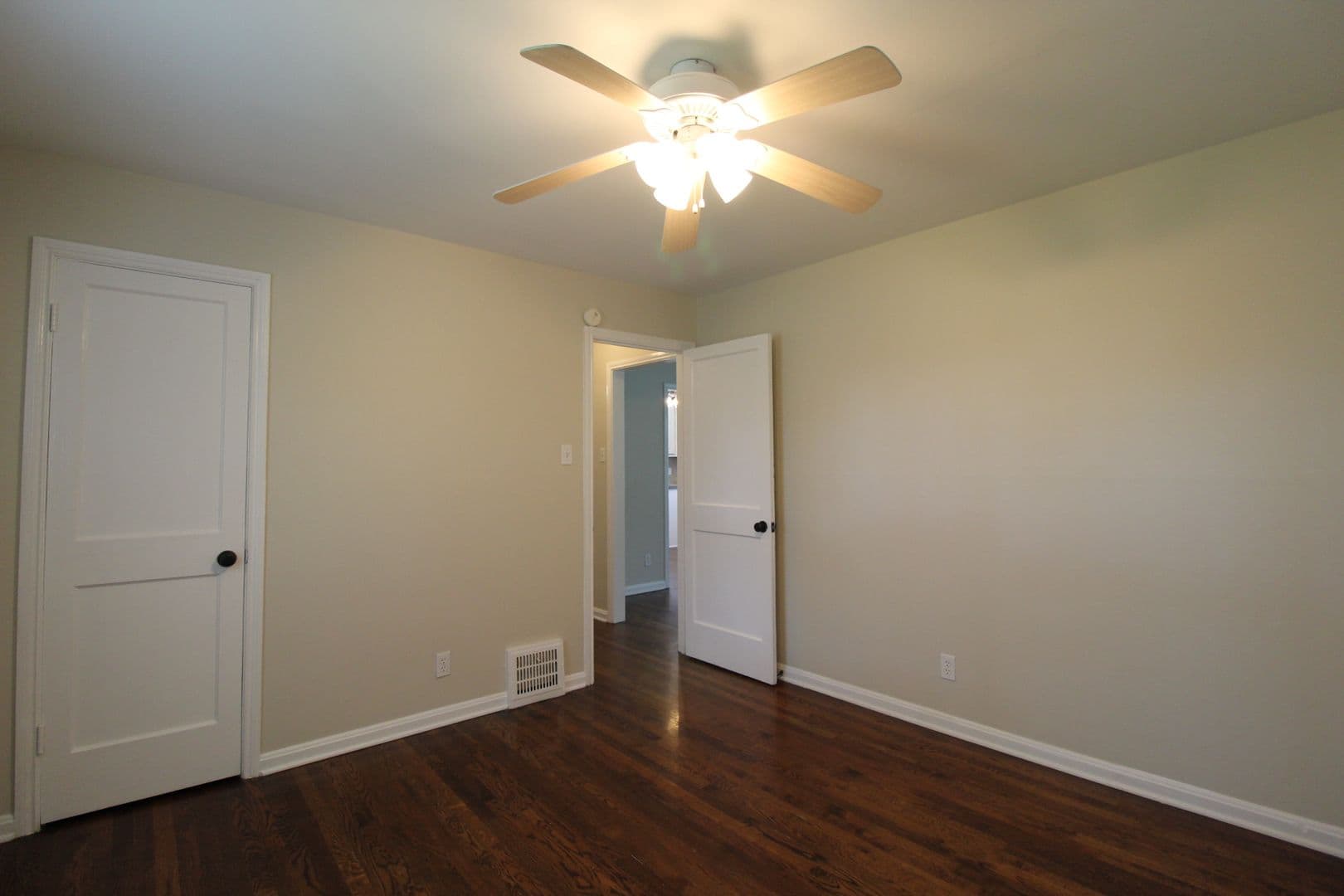 ROELAND PARK House: 5321 W 50TH TERRACE