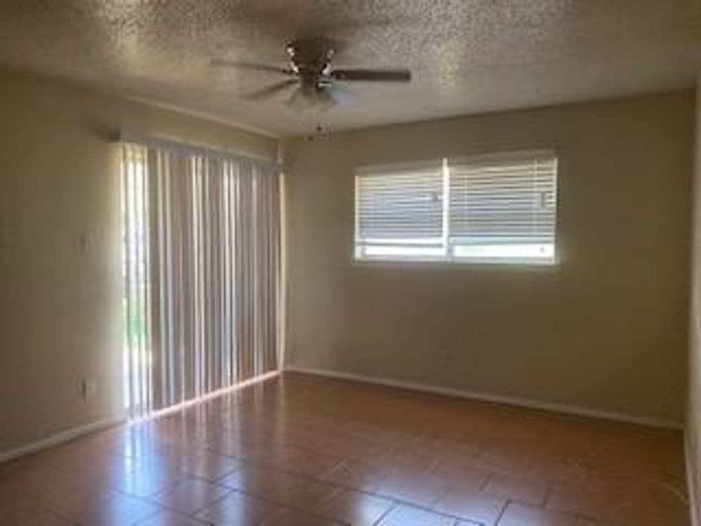 Hurst Apartment: 708-714 E  Pecan St