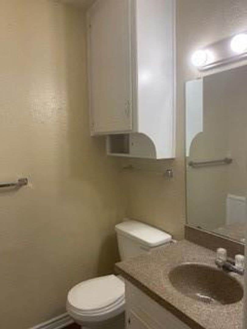 Hurst Apartment: 708-714 E  Pecan St