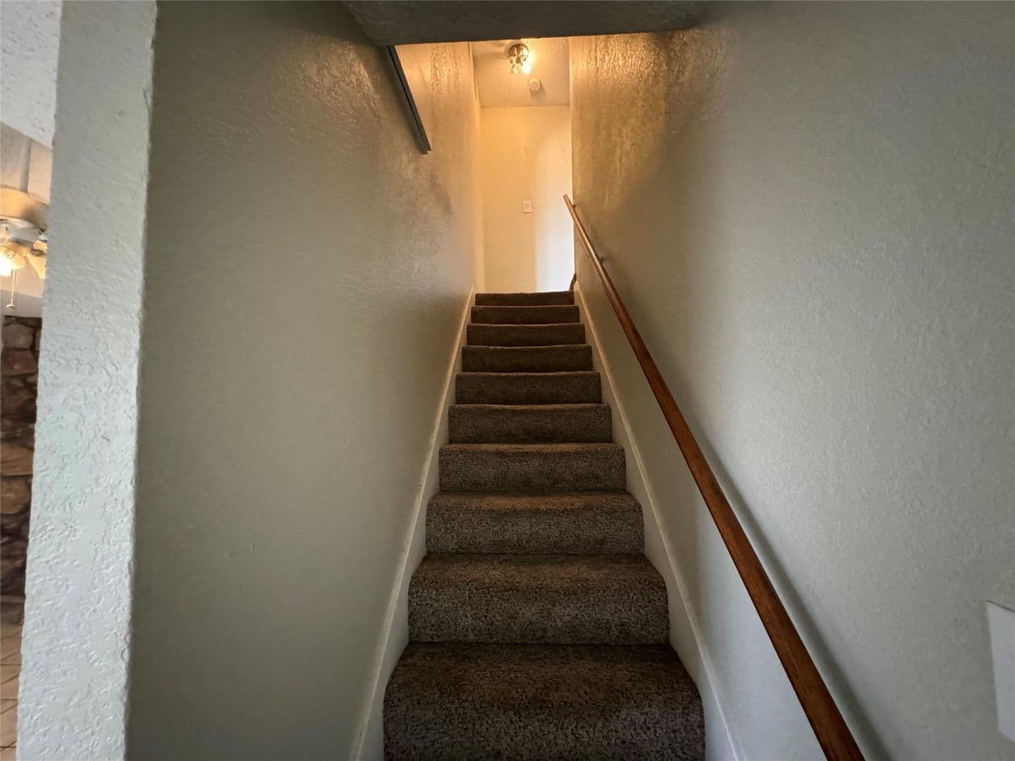 Hurst Apartment: 2721 Hurstview Dr.
