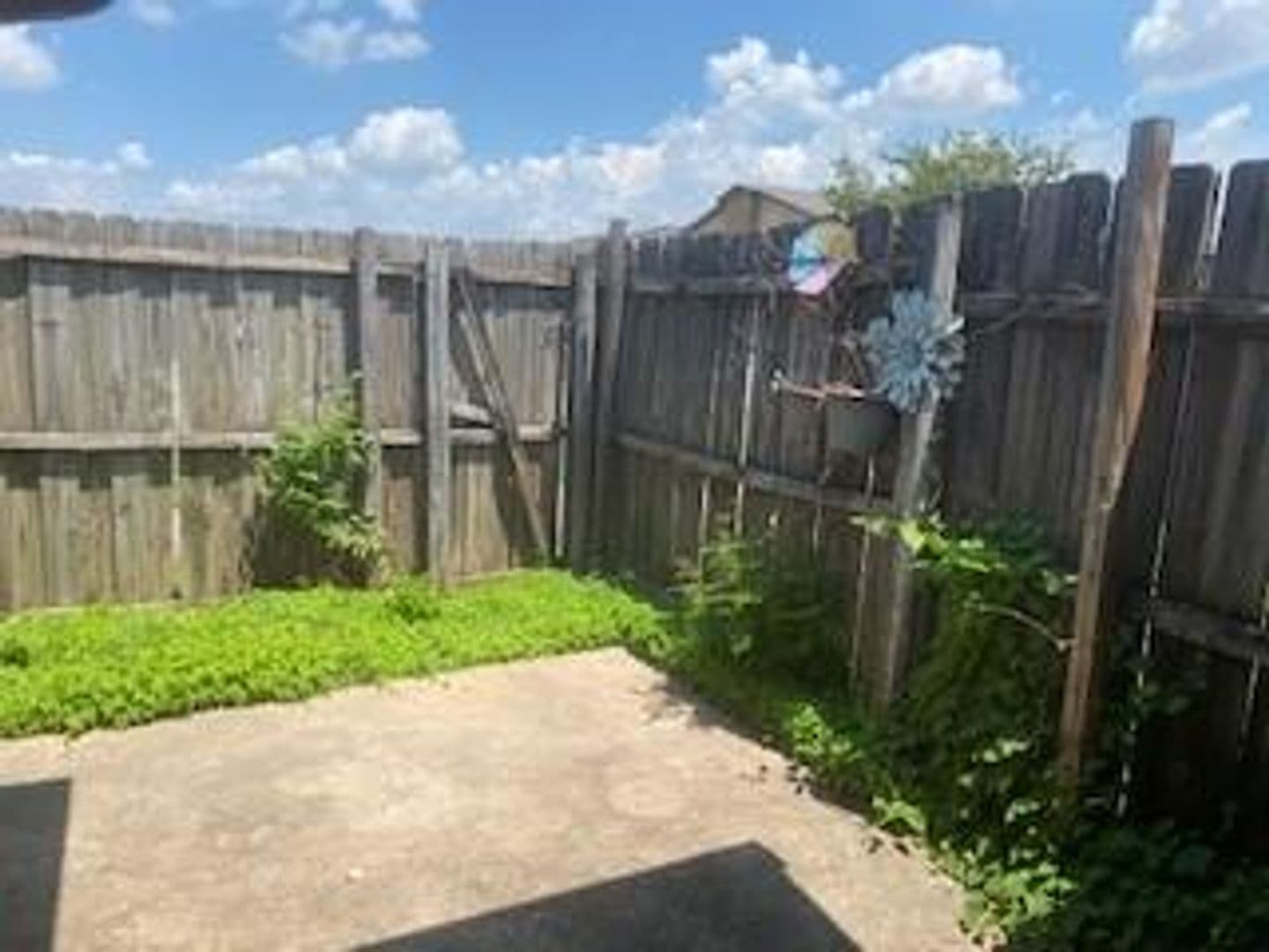Hurst Apartment: 708-714 E  Pecan St