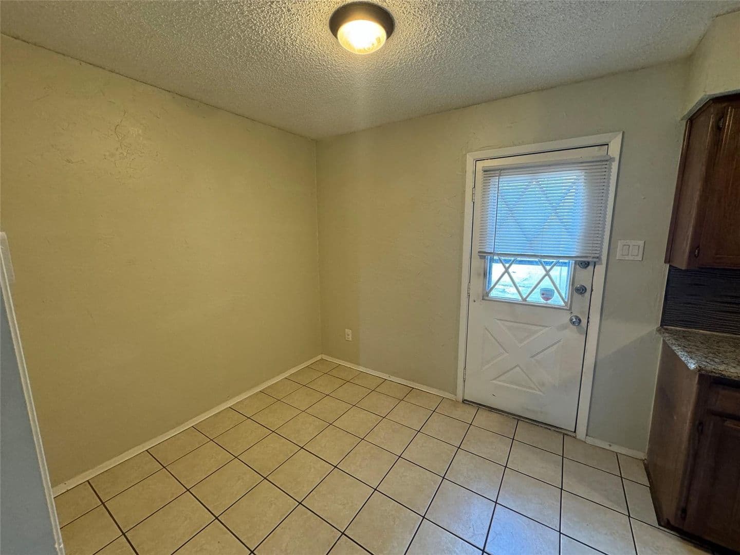 Hurst Apartment: 2721 Hurstview Dr.