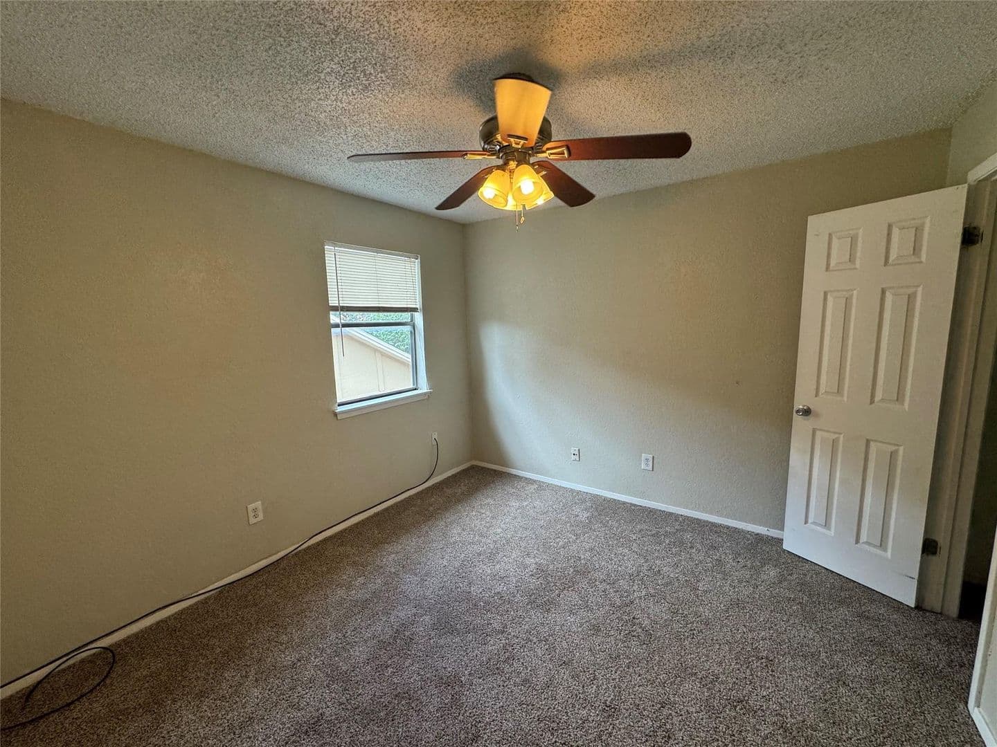 Hurst Apartment: 2721 Hurstview Dr.