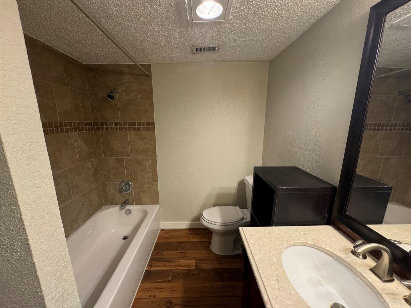 Hurst Apartment: 2721 Hurstview Dr.