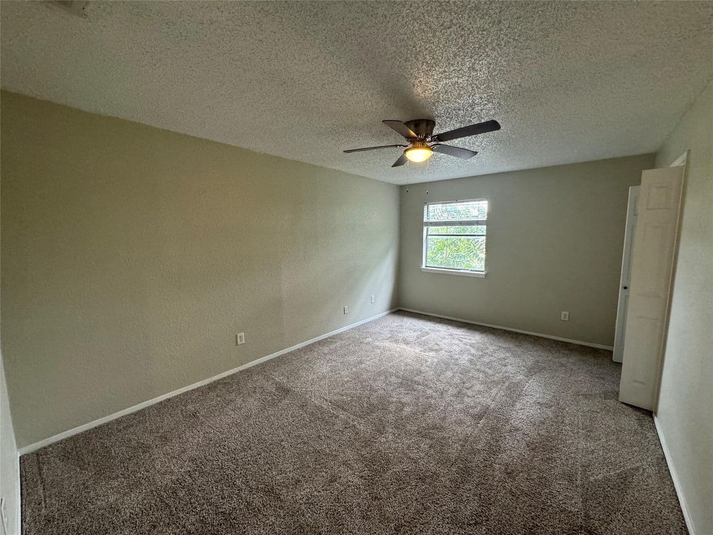 Hurst Apartment: 2721 Hurstview Dr.