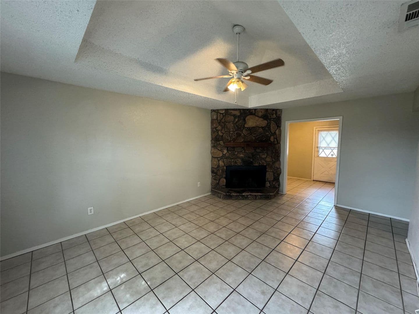 Hurst Apartment: 2721 Hurstview Dr.