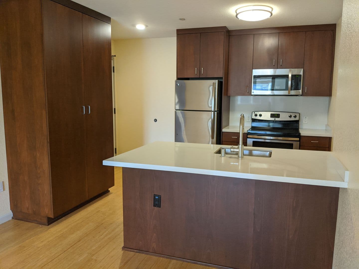 Berkeley Apartment: 1935 Addison Street