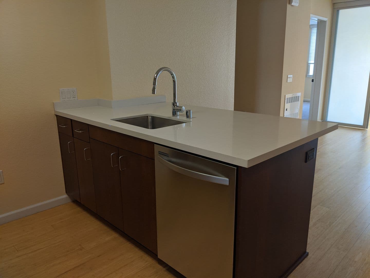 Berkeley Apartment: 1935 Addison Street