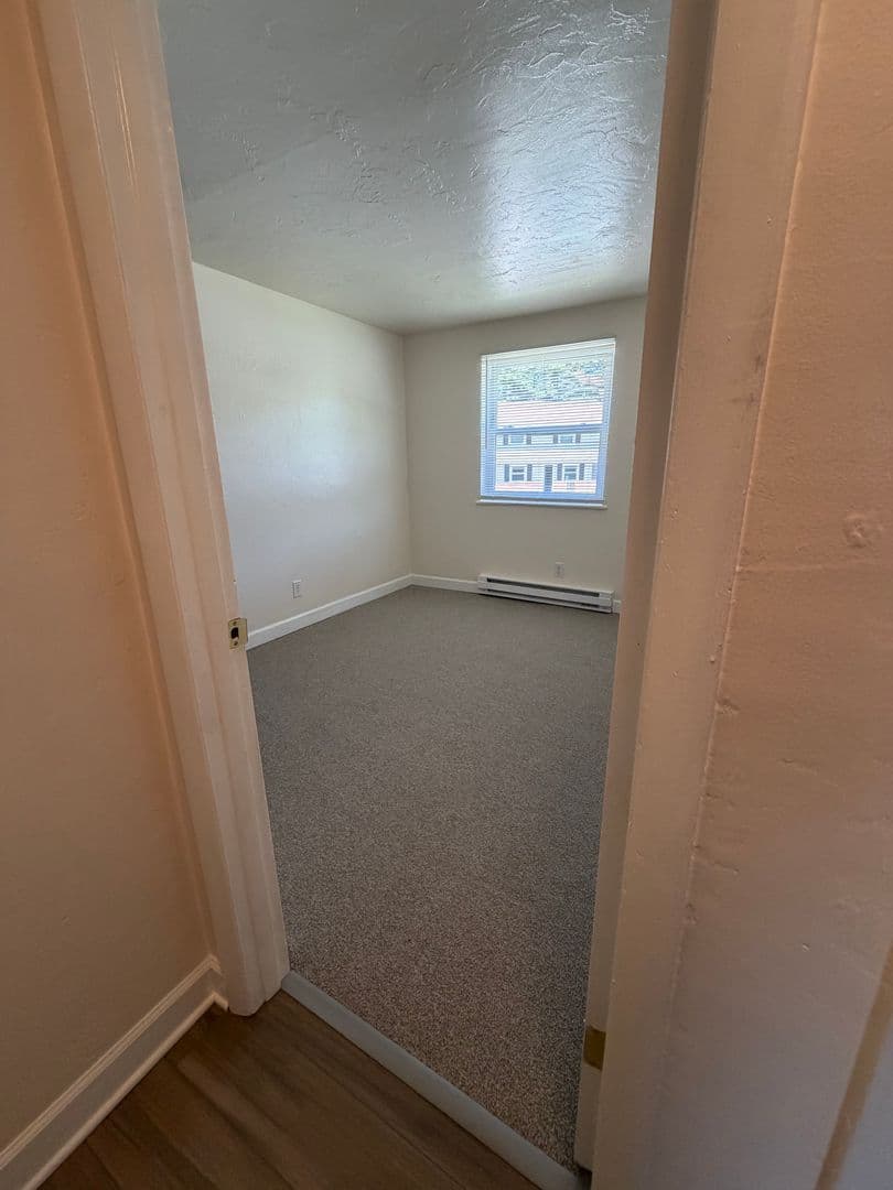 Spring Grove Apartment: 25 E Third Ave. (Building A-1 through L-6)