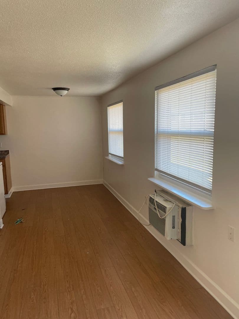 Spring Grove Apartment: 25 E Third Ave. (Building A-1 through L-6)