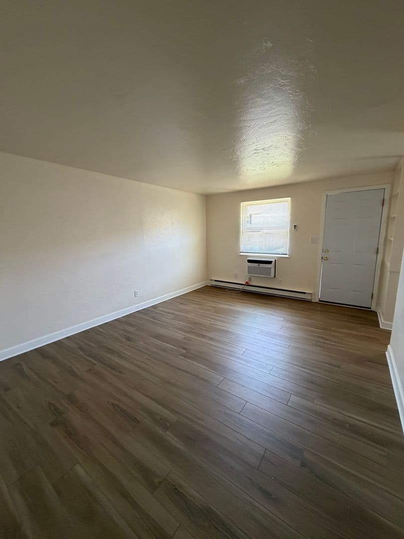 Spring Grove Apartment: 25 E Third Ave. (Building A-1 through L-6)