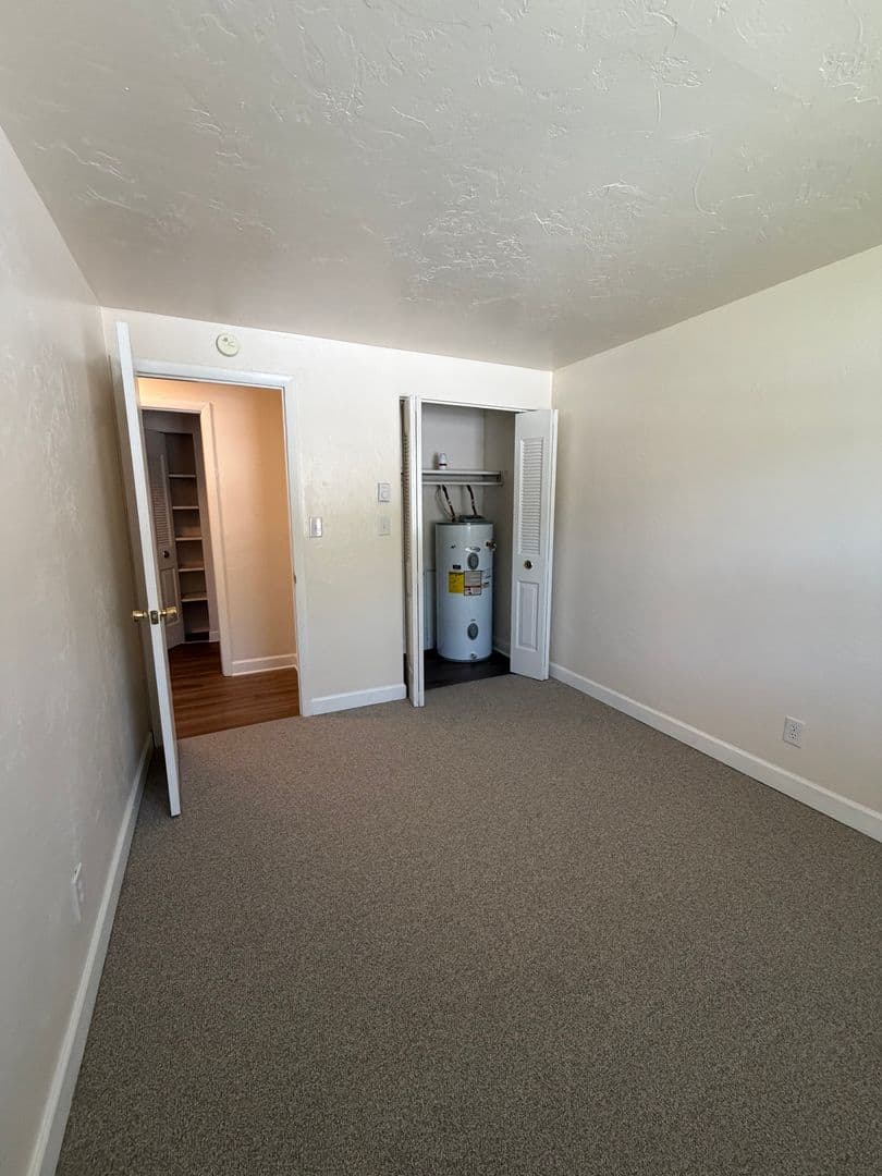 Spring Grove Apartment: 25 E Third Ave. (Building A-1 through L-6)