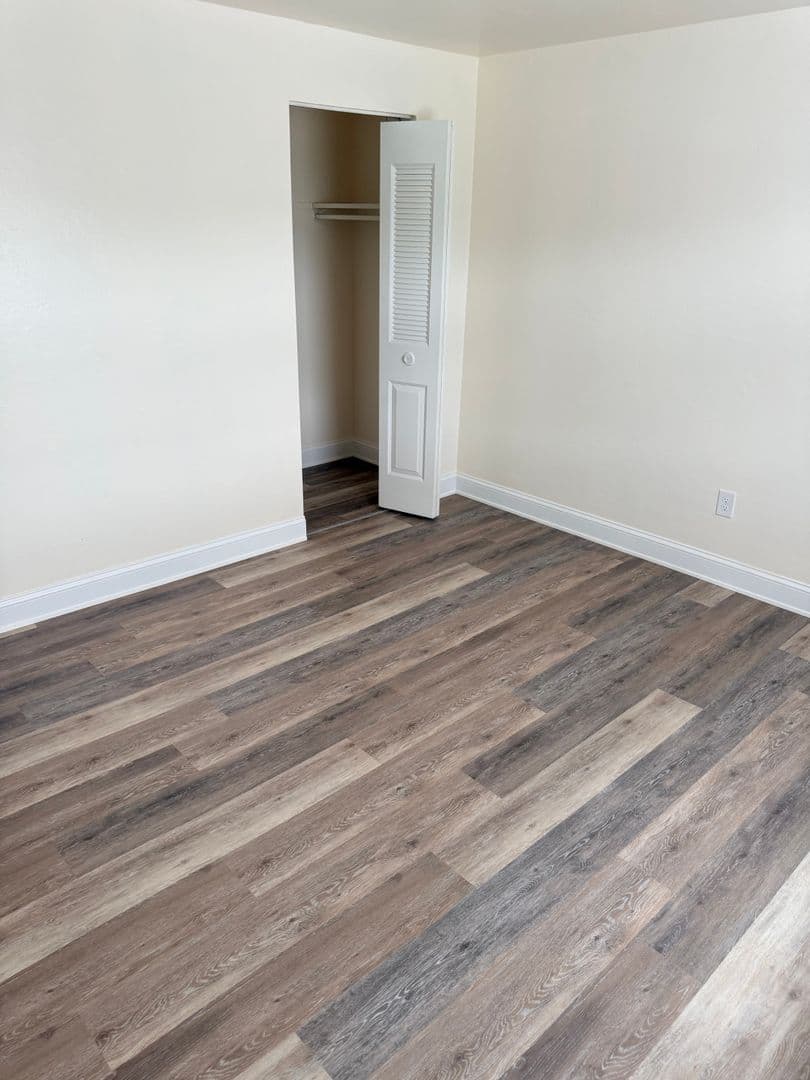 Spring Grove Apartment: 25 E Third Ave. (Building A-1 through L-6)