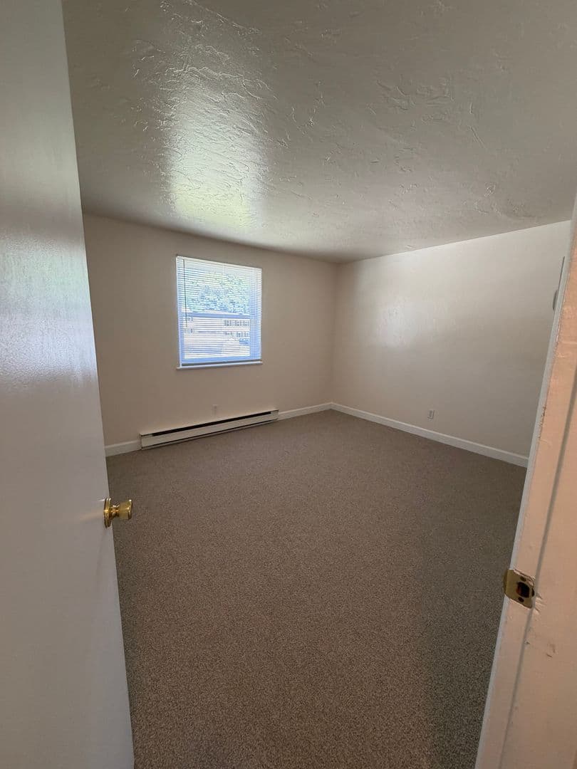 Spring Grove Apartment: 25 E Third Ave. (Building A-1 through L-6)
