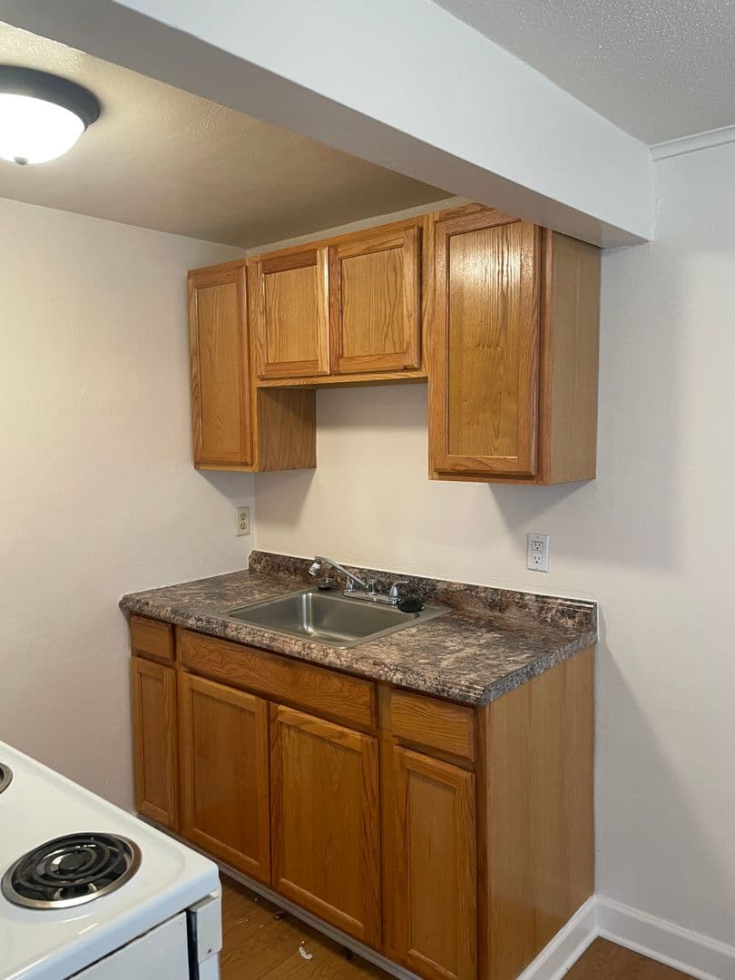 Spring Grove Apartment: 25 E Third Ave. (Building A-1 through L-6)