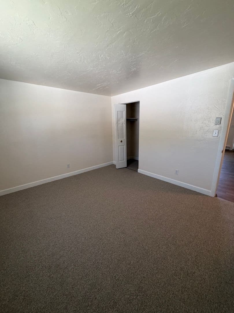 Spring Grove Apartment: 25 E Third Ave. (Building A-1 through L-6)