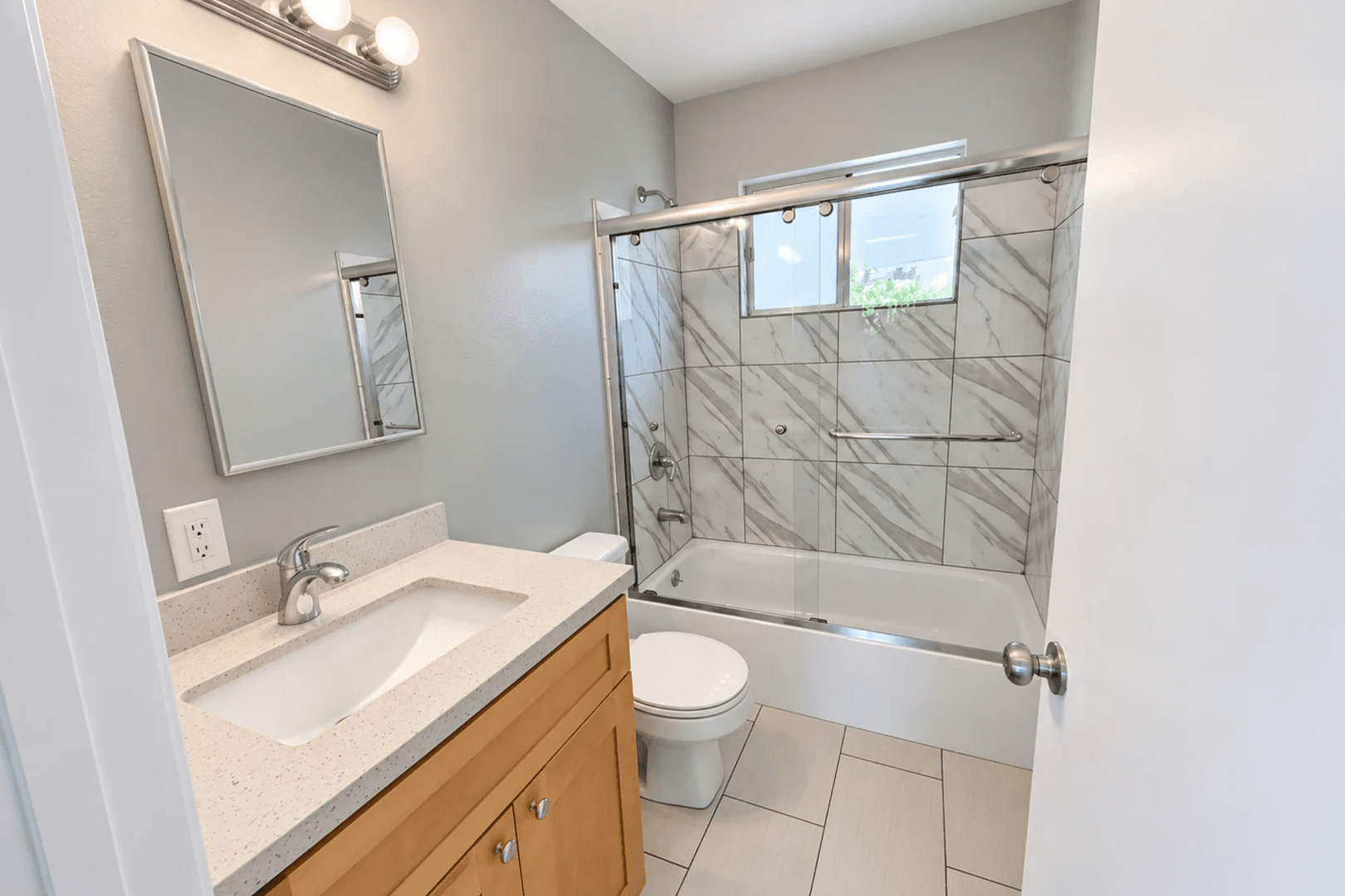 Castro Valley Apartment: 2568 Grove Way
