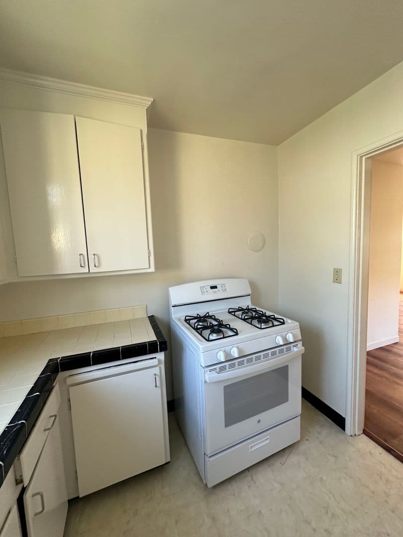 Oakland Apartment: 1939 East 29th Street