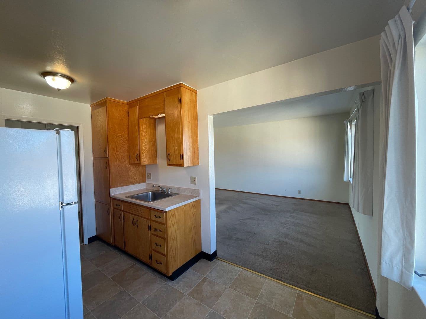 Oakland Apartment: 2500 Ivy Dr.