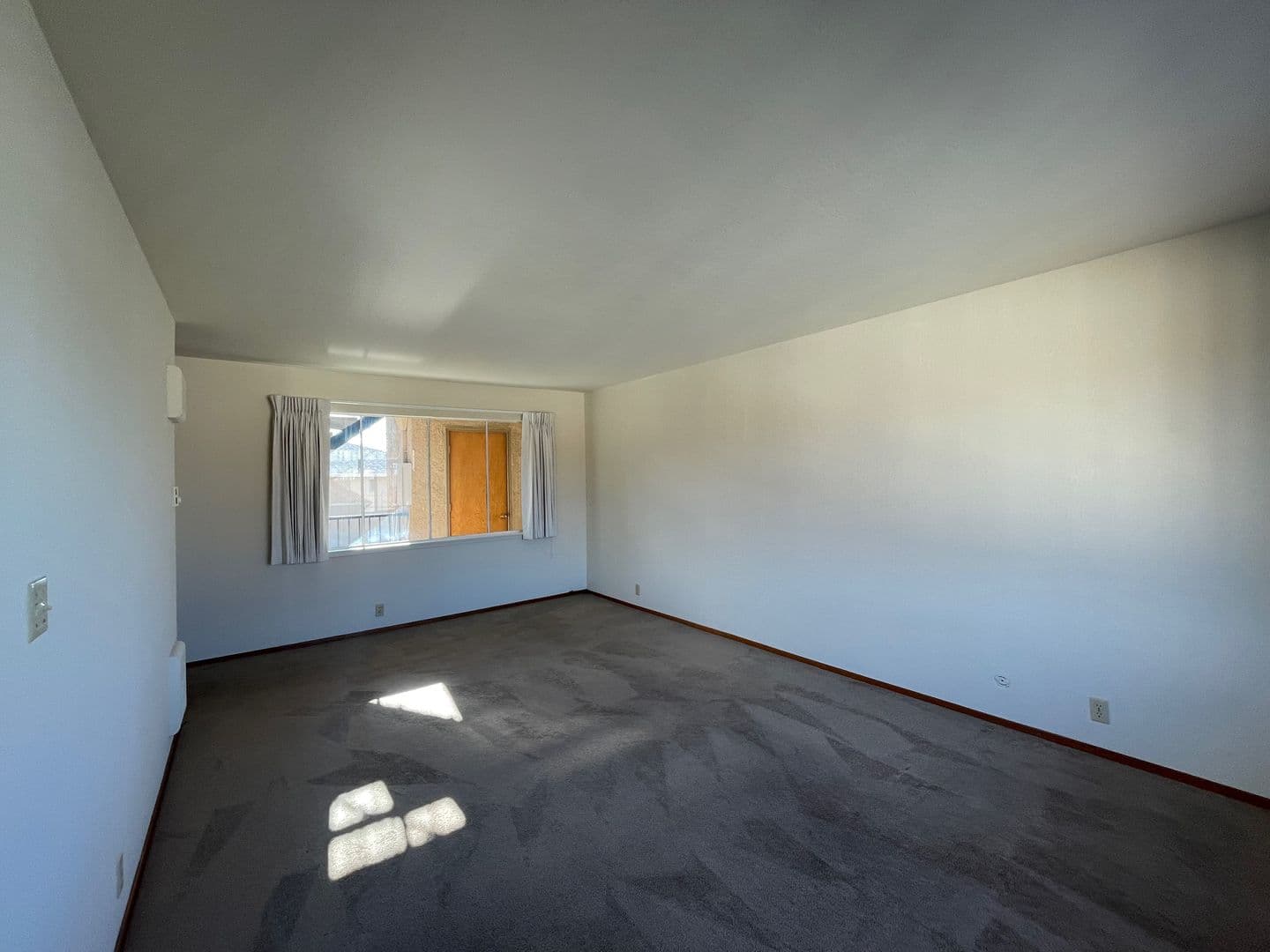 Oakland Apartment: 2500 Ivy Dr.