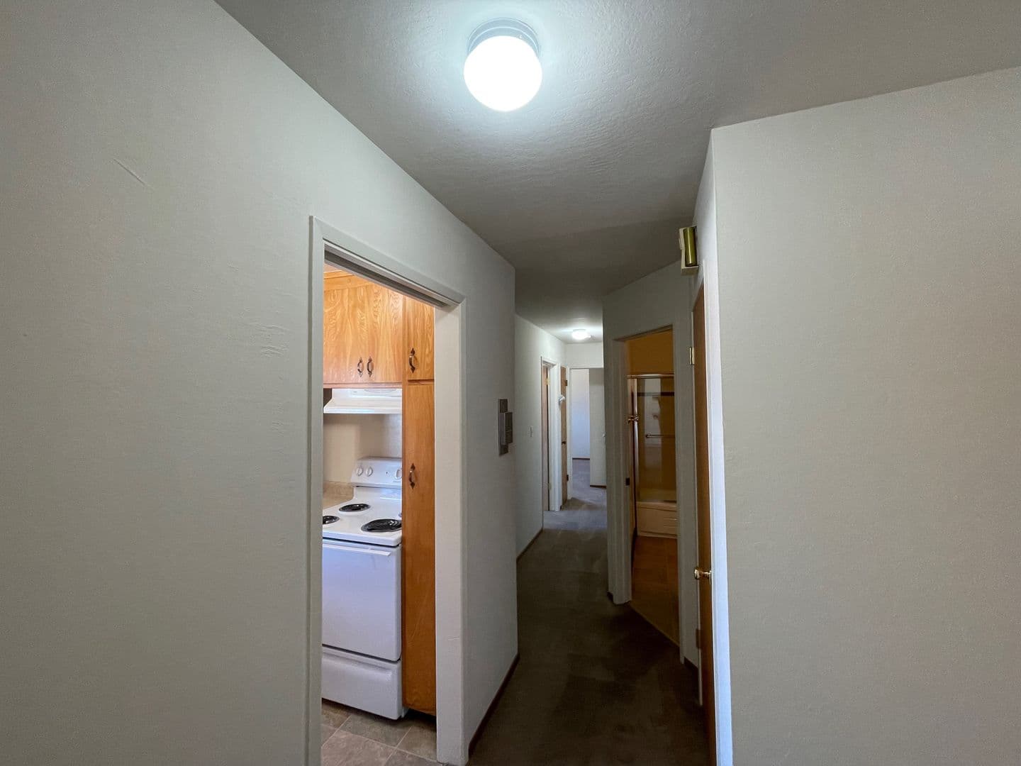 Oakland Apartment: 2500 Ivy Dr.