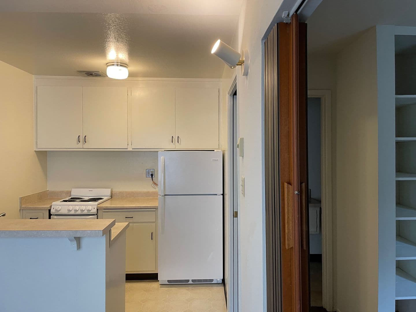 Oakland Apartment: 443 Lee St.