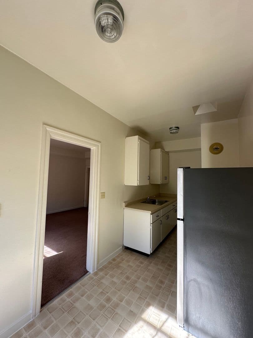 Oakland Apartment: 2501 Ivy Dr