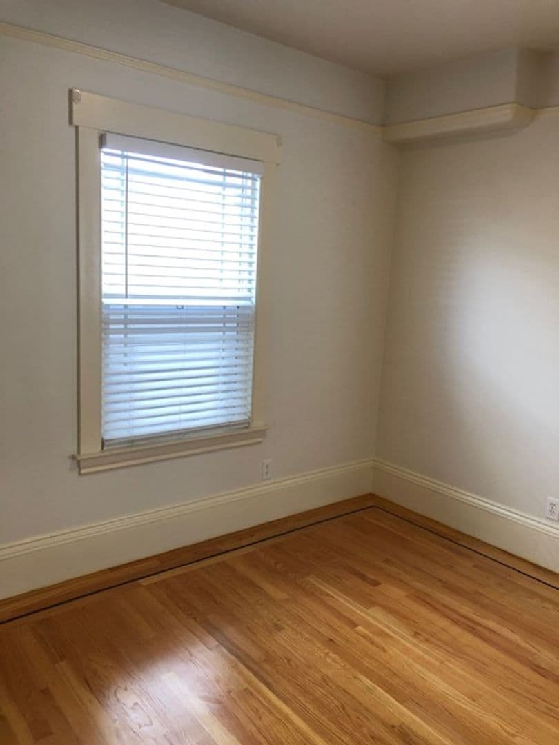 Oakland Apartment: 937 International Blvd