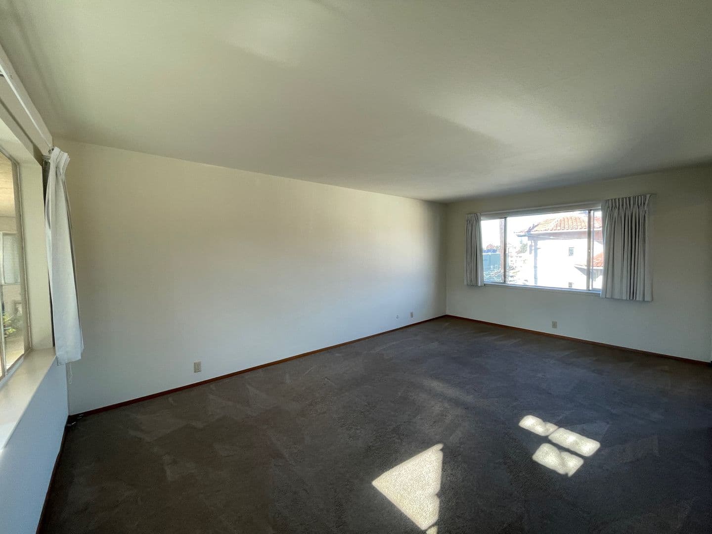 Oakland Apartment: 2500 Ivy Dr.