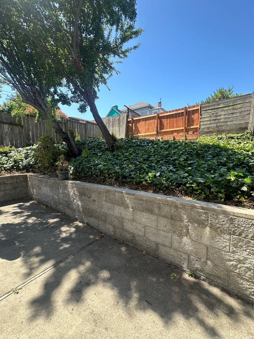 Oakland Apartment: 1939 East 29th Street