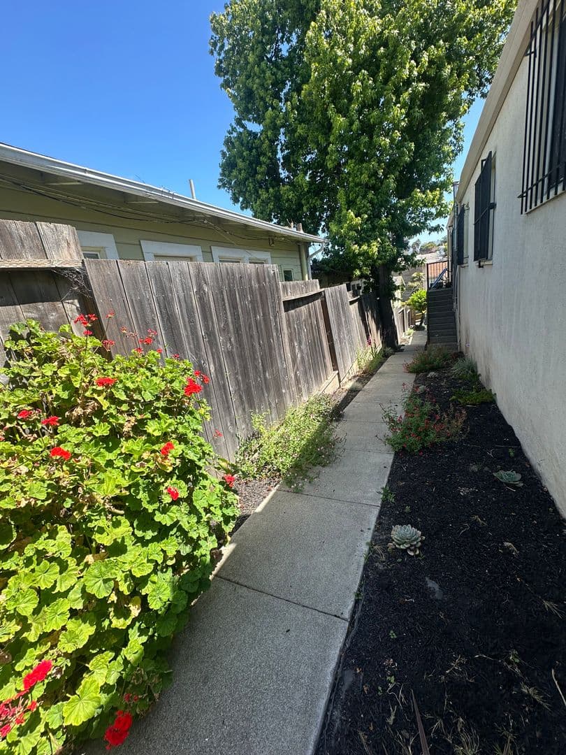 Oakland Apartment: 1939 East 29th Street
