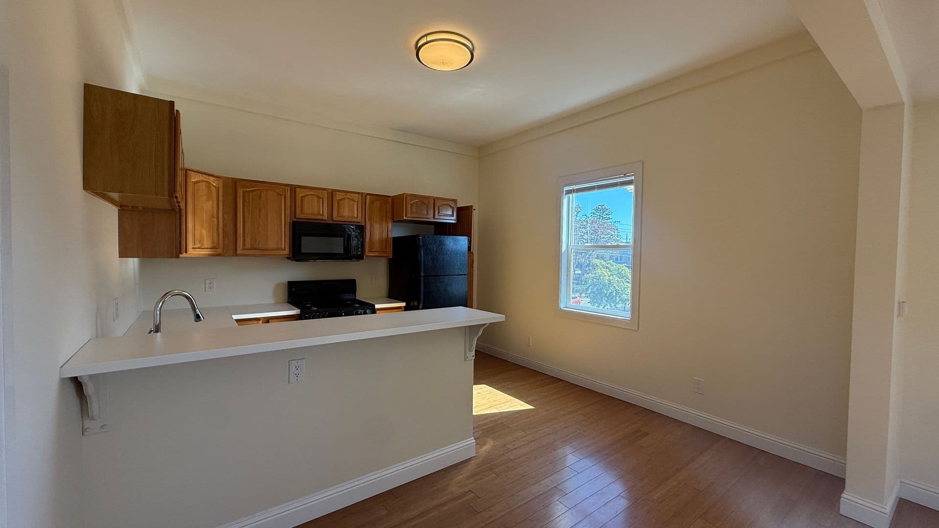 Oakland Apartment: 1531-1533 9th St