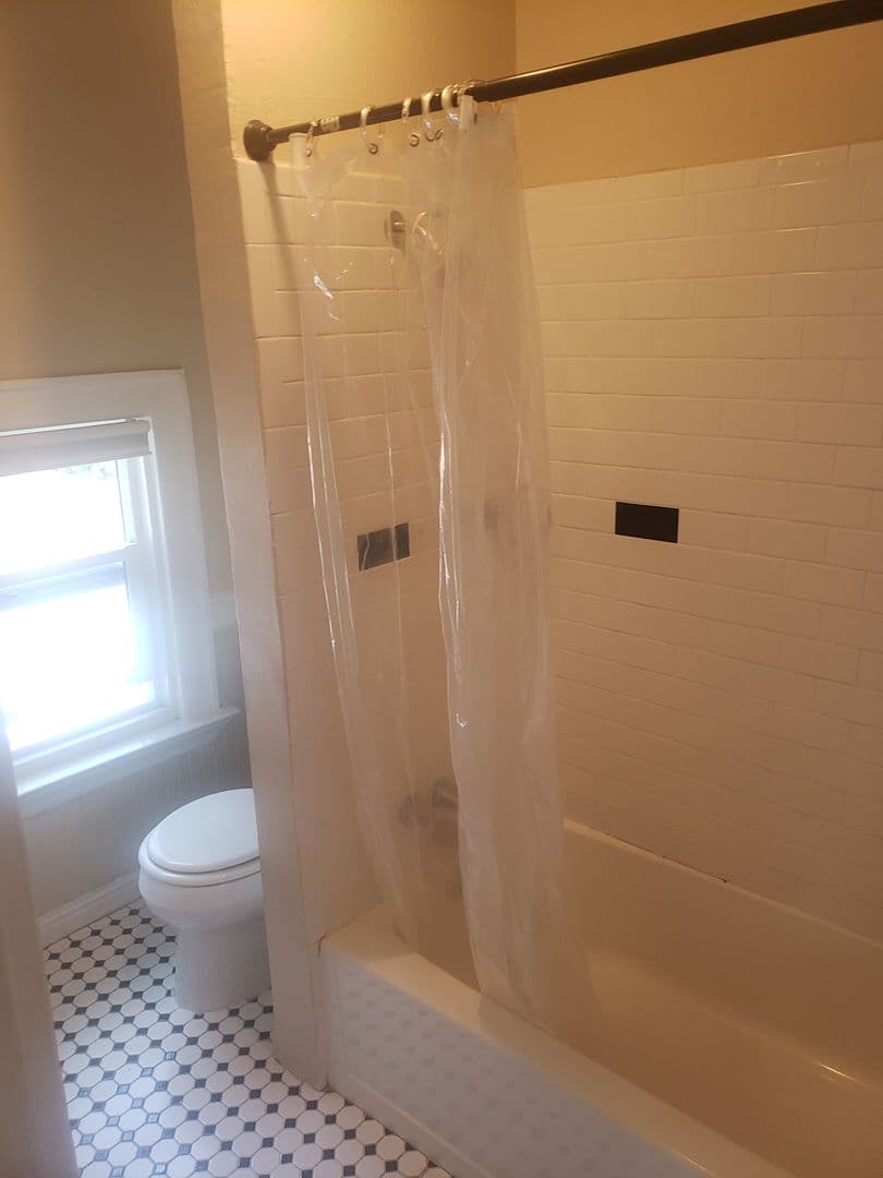 Oakland Apartment: 546 Merrimac St