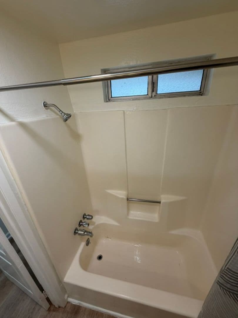 Emeryville Apartment: 4327 Essex Street