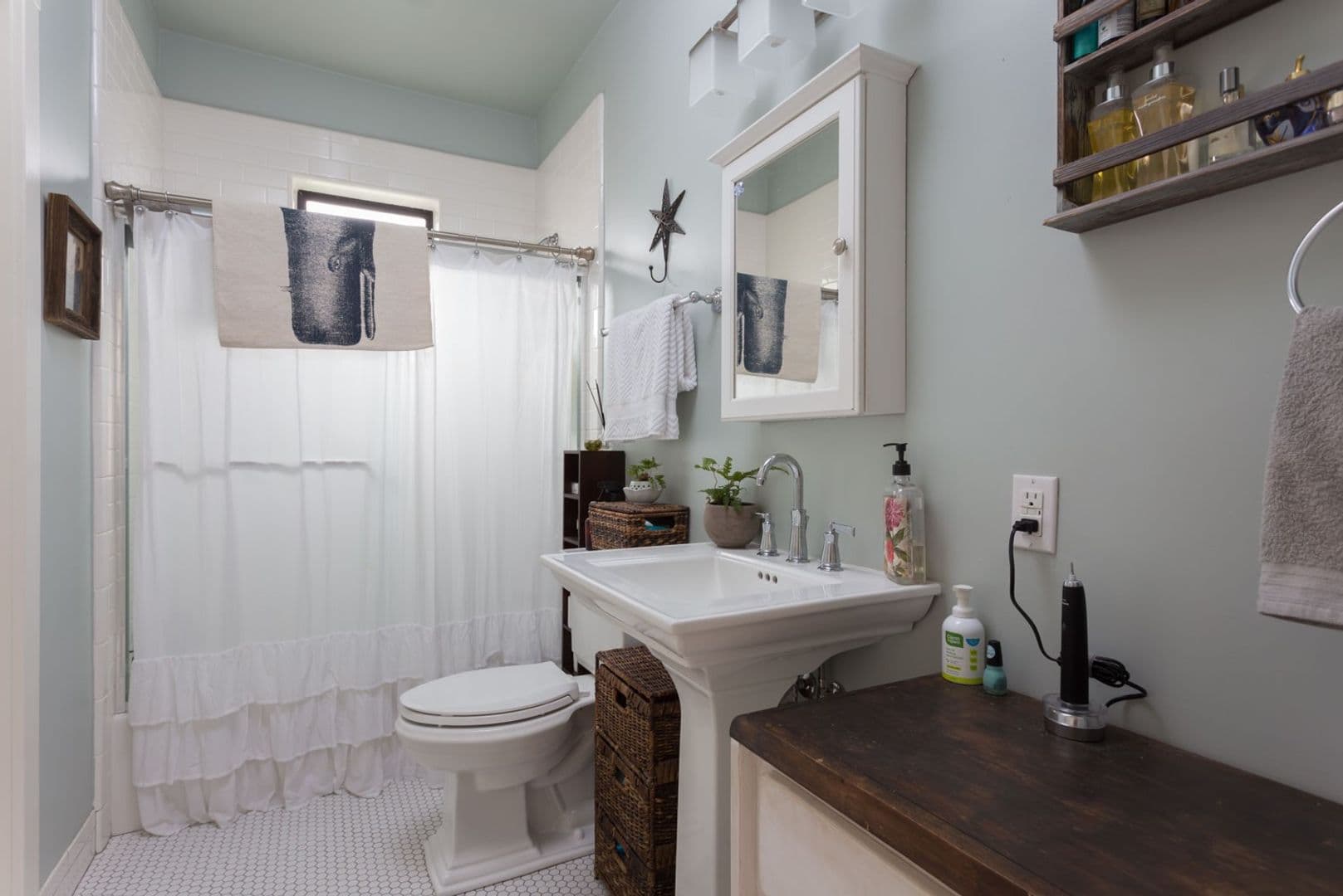 Oakland Apartment: 2800 Madera Ave