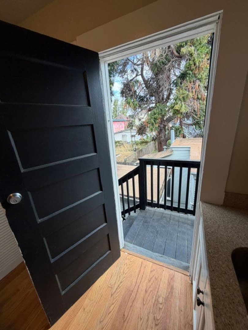 Oakland Apartment: 546 Merrimac St