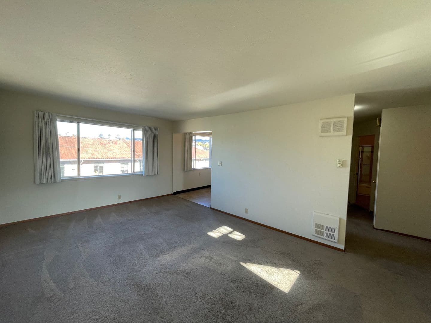 Oakland Apartment: 2500 Ivy Dr.