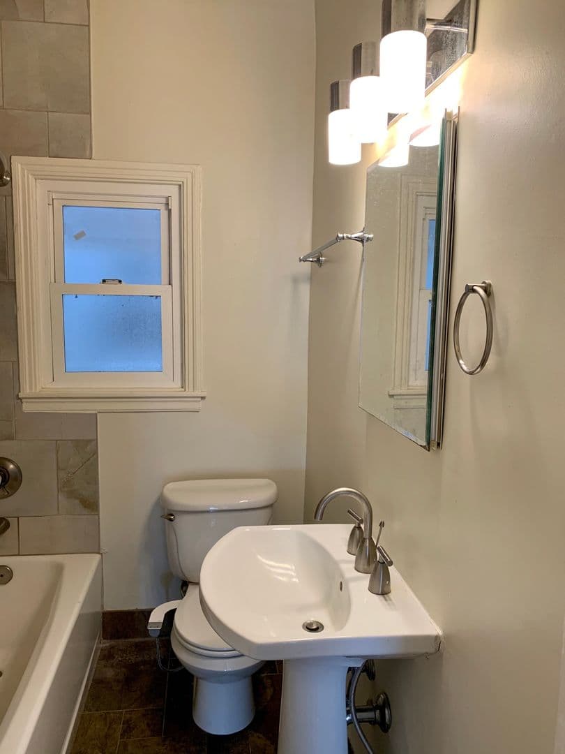 Oakland Apartment: 507 Forest Street