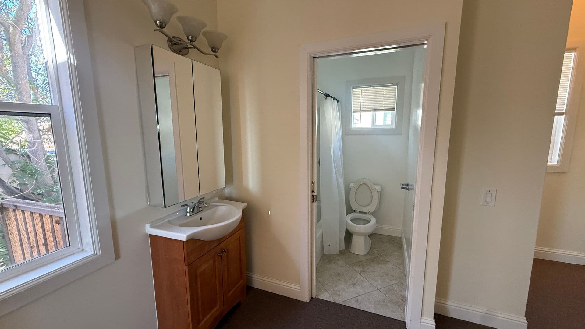 Oakland Apartment: 1531-1533 9th St