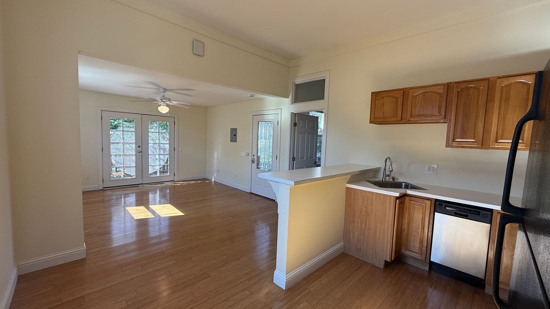 Oakland Apartment: 1531-1533 9th St