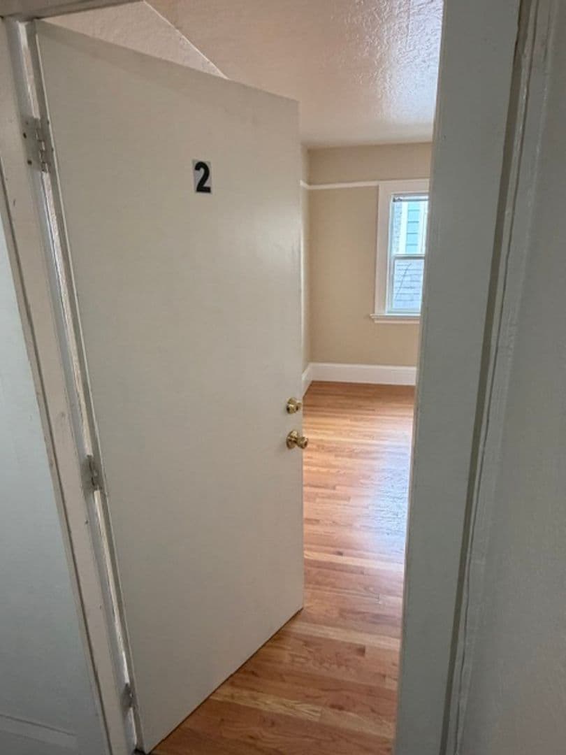 Oakland Apartment: 546 Merrimac St