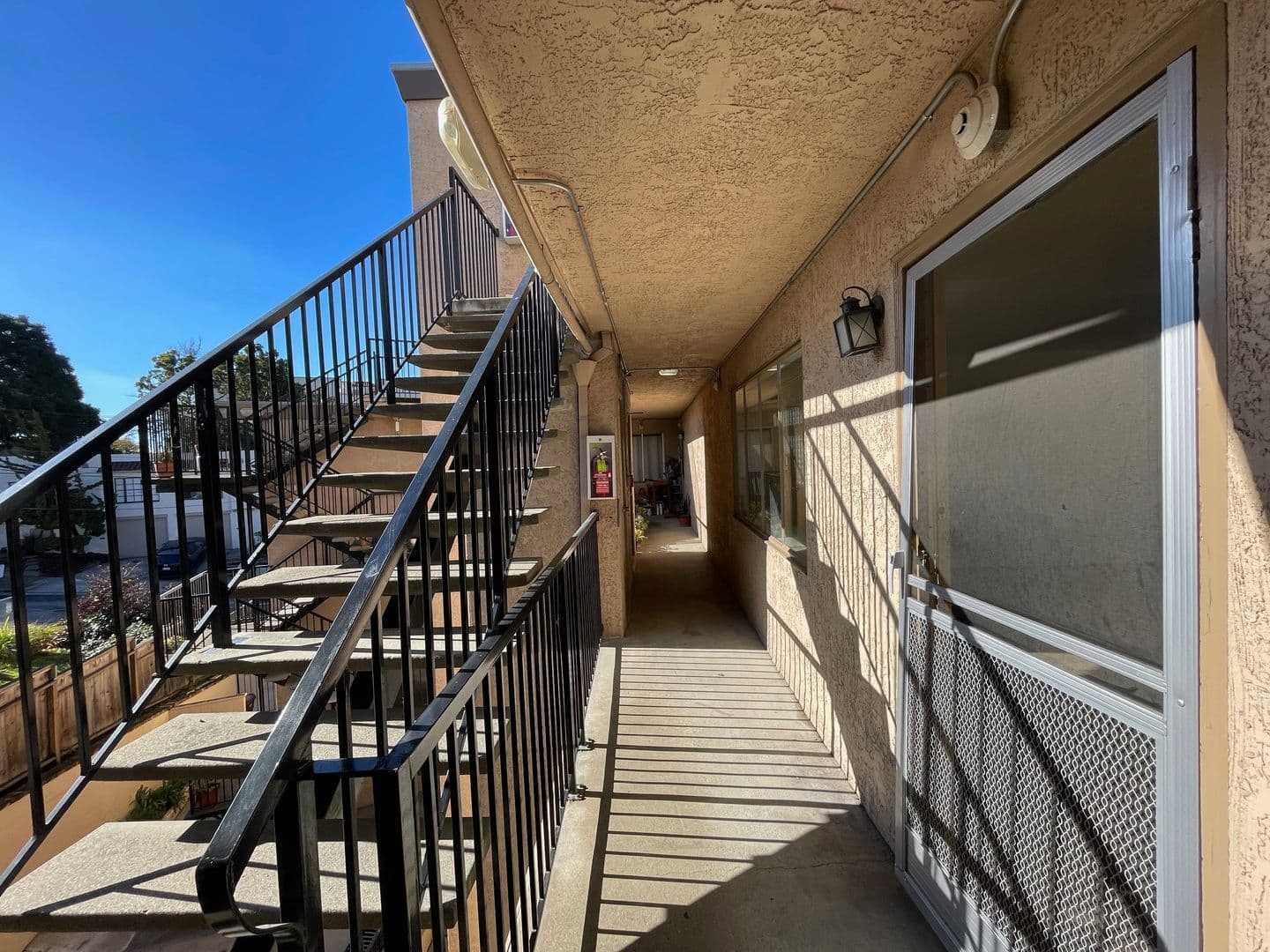 Oakland Apartment: 2500 Ivy Dr.